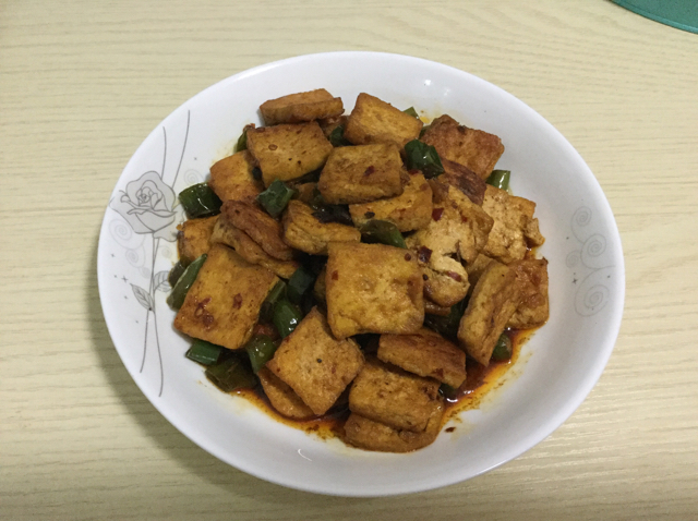 打不过就装si做的香煎豆腐家常豆腐