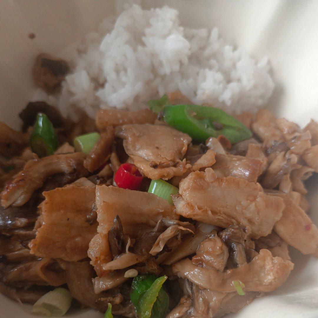 平菇炒肉