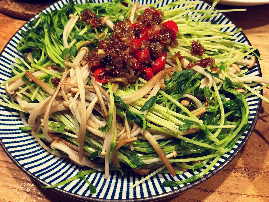 蒜香菠菜金针菇，减肥快手餐