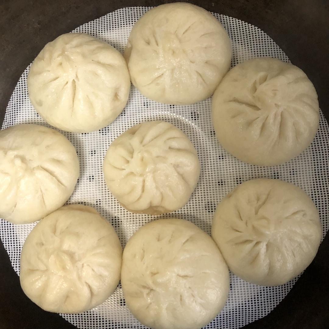 松软多汁肉包子