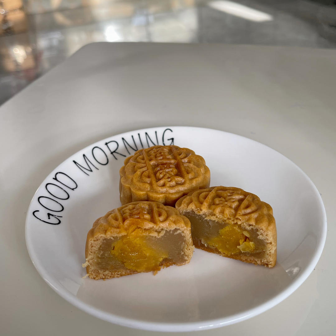 广式月饼—蛋黄莲蓉月饼