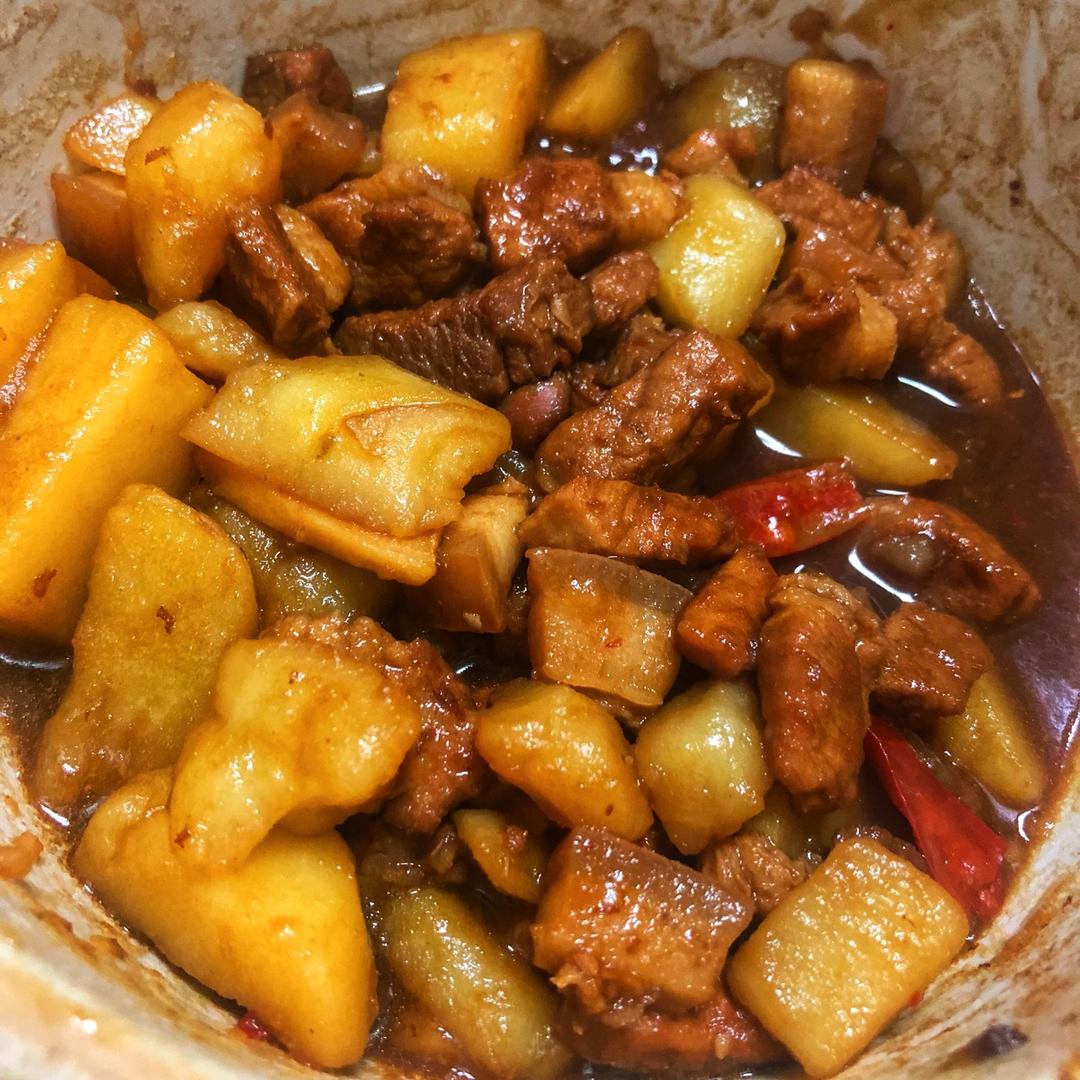 02y做的红烧肉炖土豆