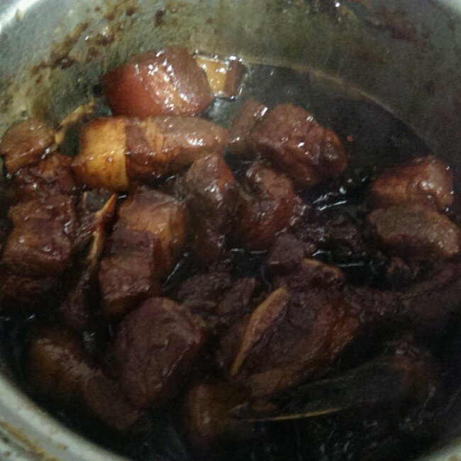 吃着碗里望着锅里的红烧肉