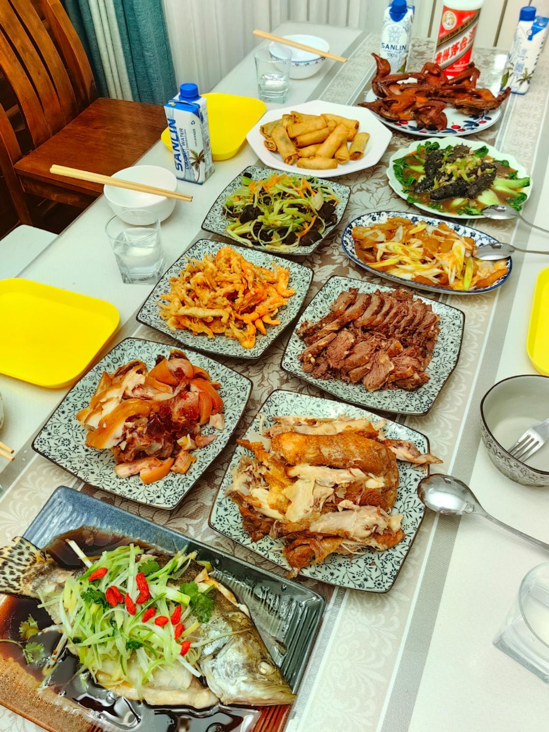 三鲜饺子～韭苔，海米，猪肉