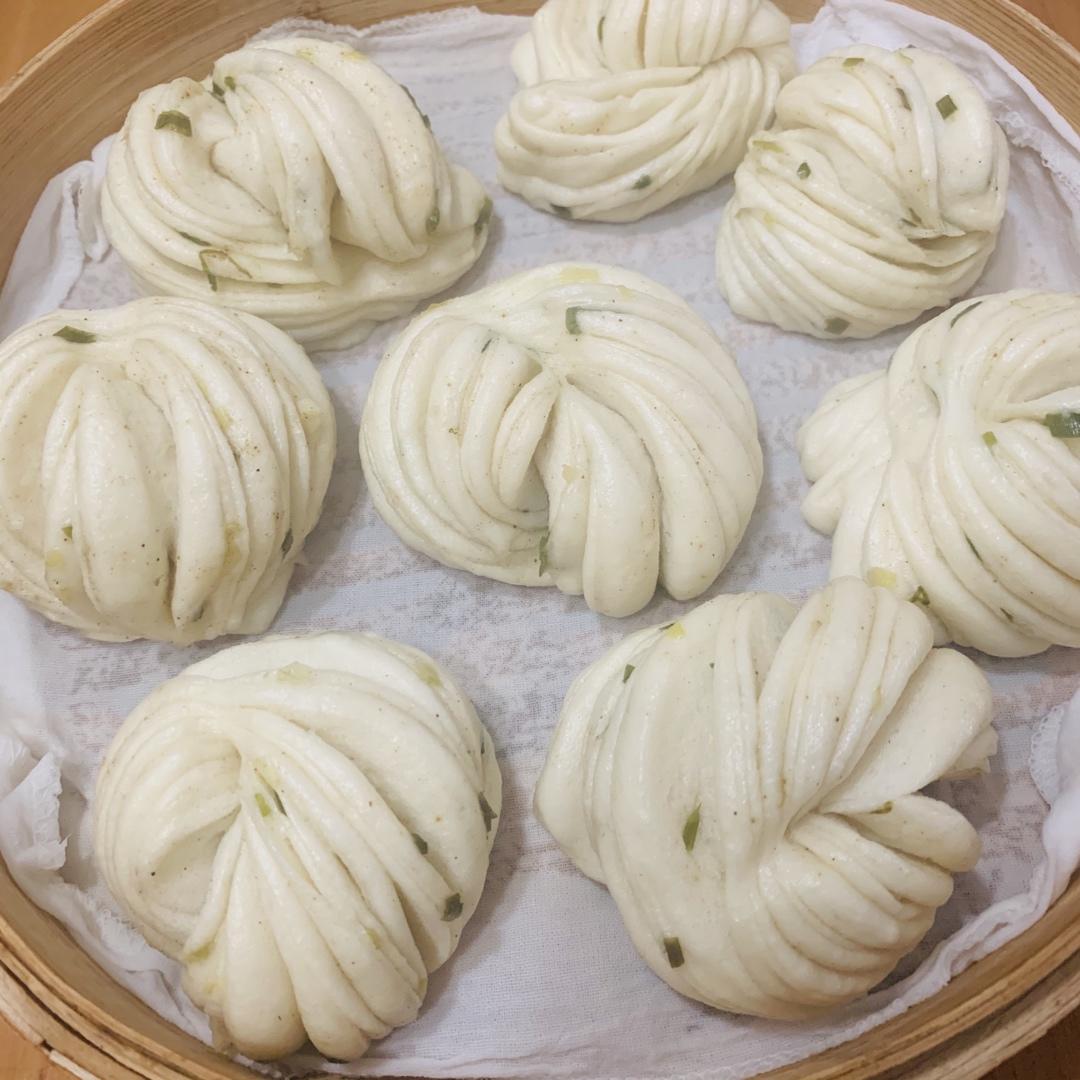 一次发酵法的葱油花卷（参考小高姐的手法）