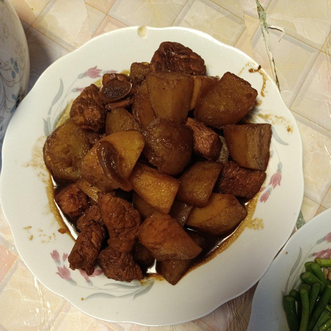 红烧肉炖土豆（丝毫不腻）