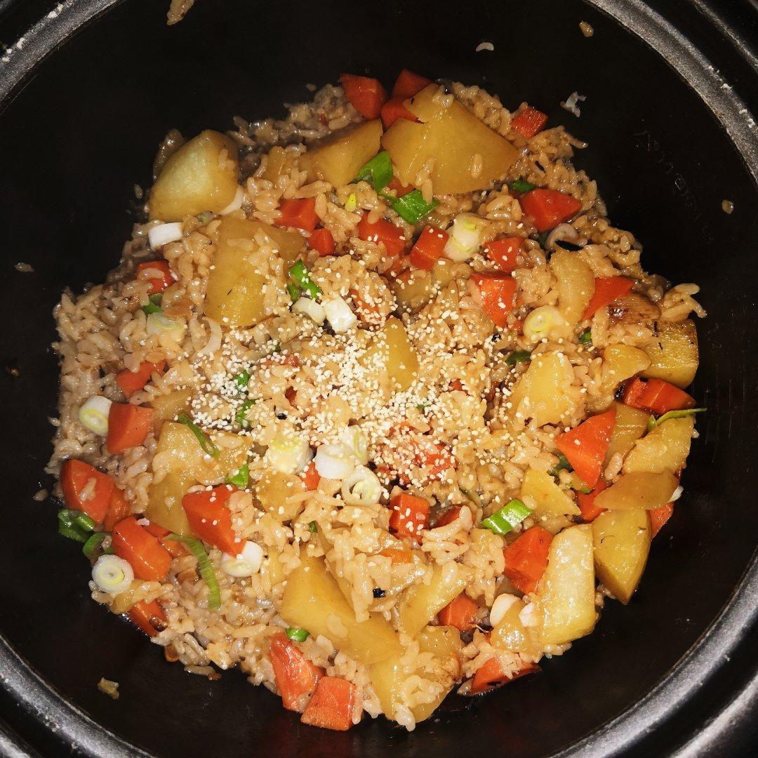 土豆焖饭（电饭锅版）