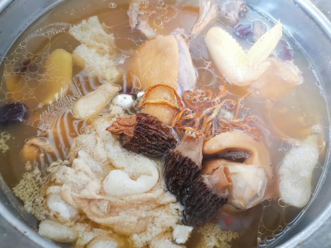 花胶羊肚菌虫草花鸡汤-教你煲广东汤