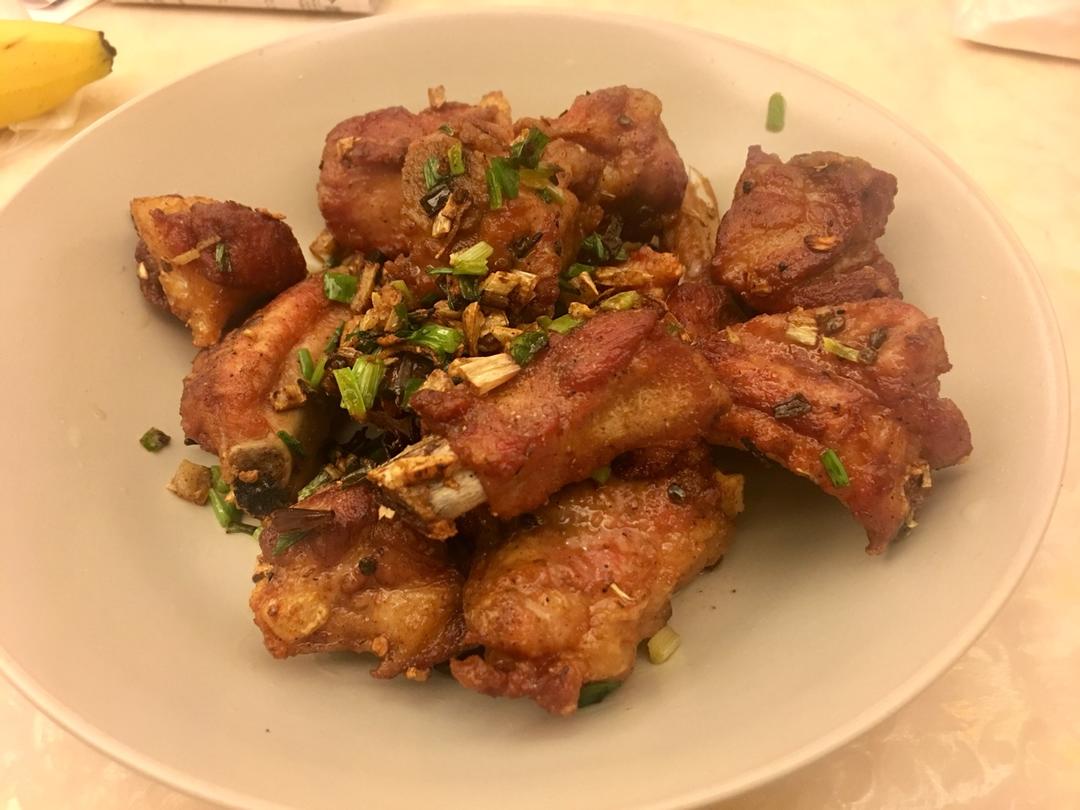 谢东泰做的椒盐蒜香骨