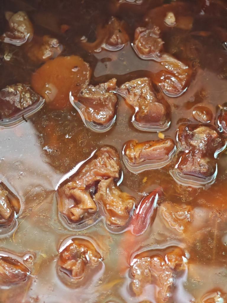 炖煮红烧牛筋的做法