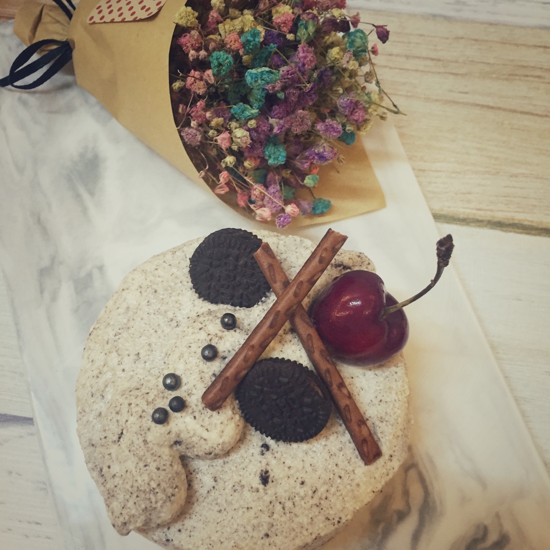 奥利奥咸奶油草莓蛋糕