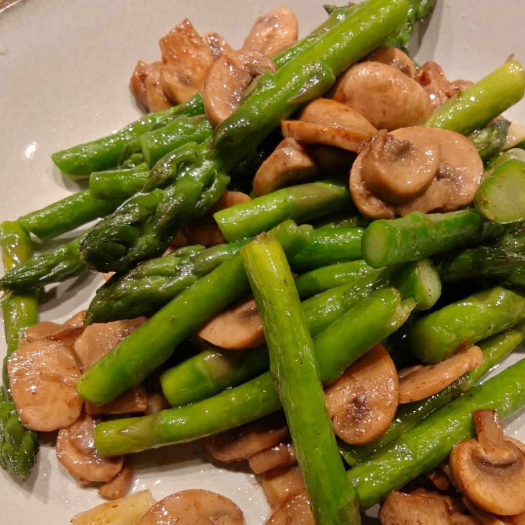口蘑炒芦笋