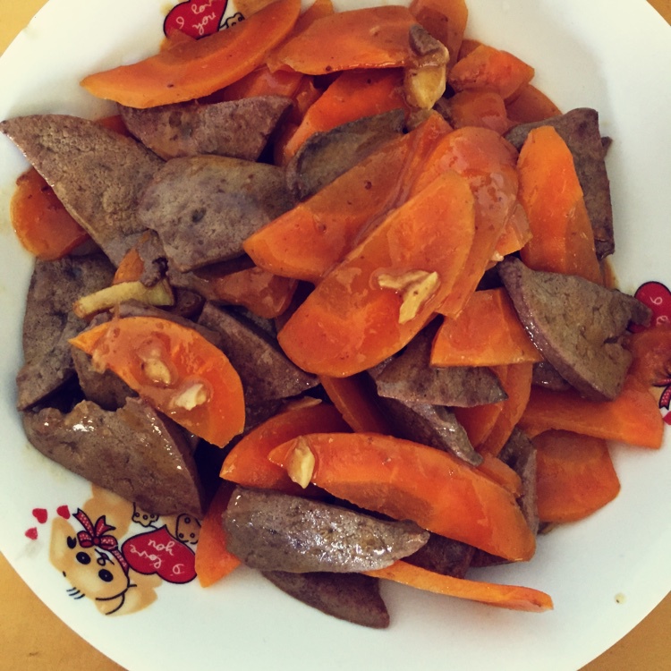 天鎭鰅到现实做的胡萝卜炒猪肝