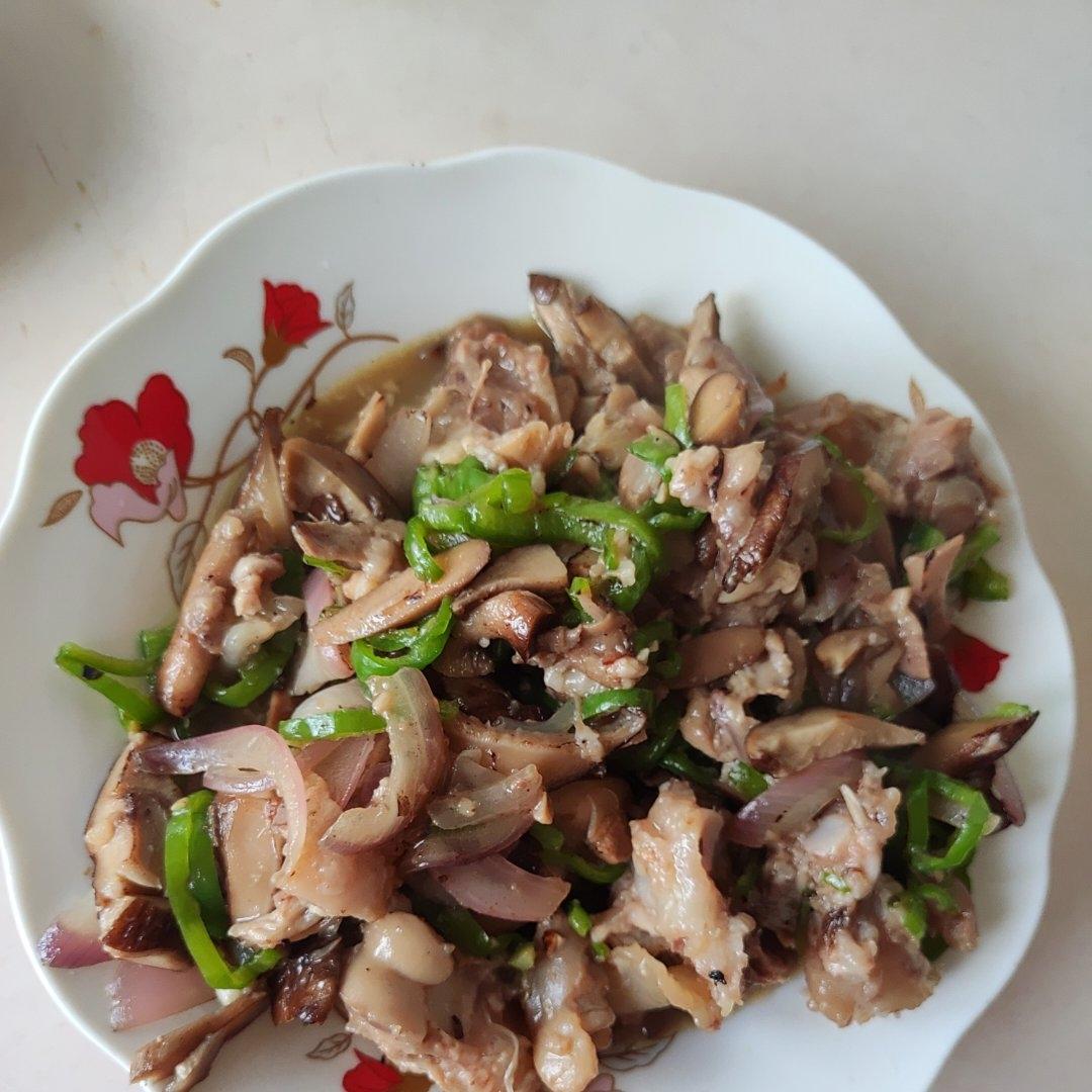 辣椒洋葱炒香菇