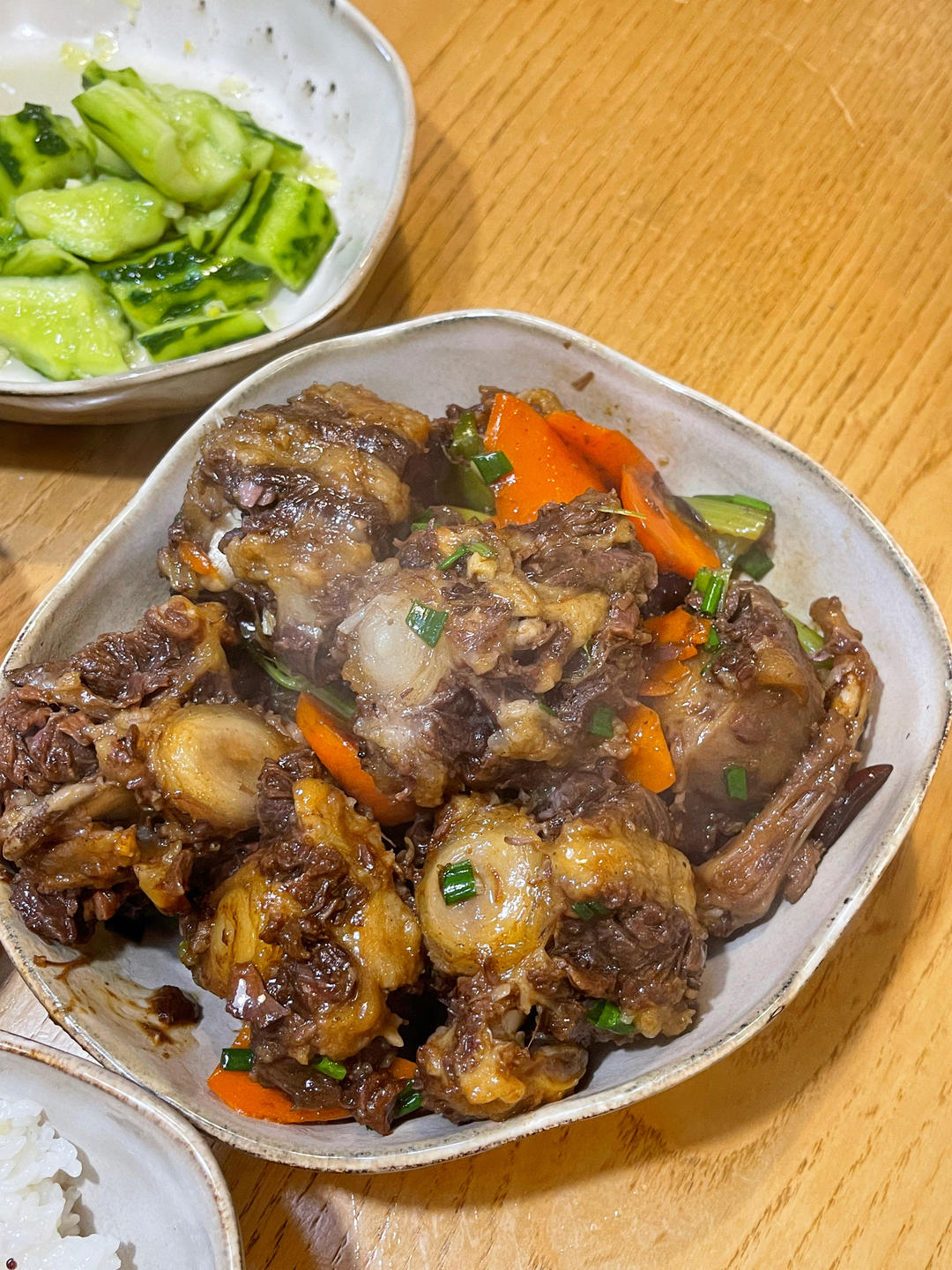 红烧牛尾骨