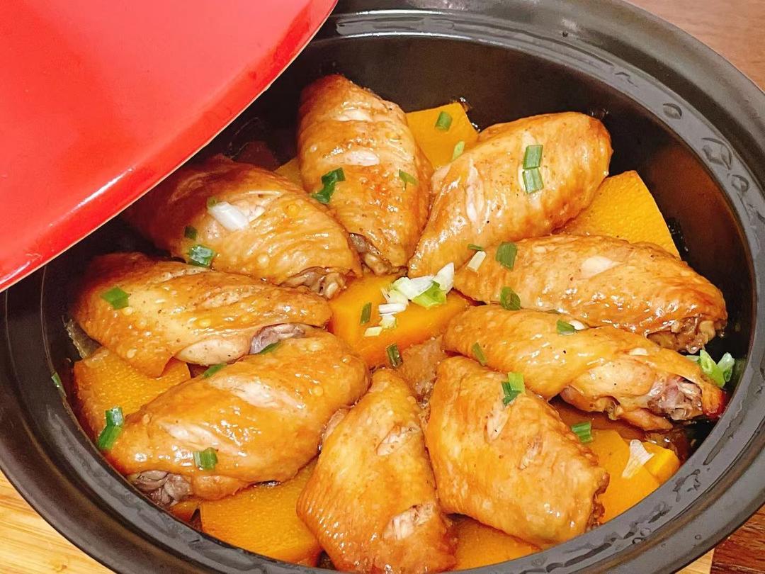 南瓜焗鸡翅煲的做法