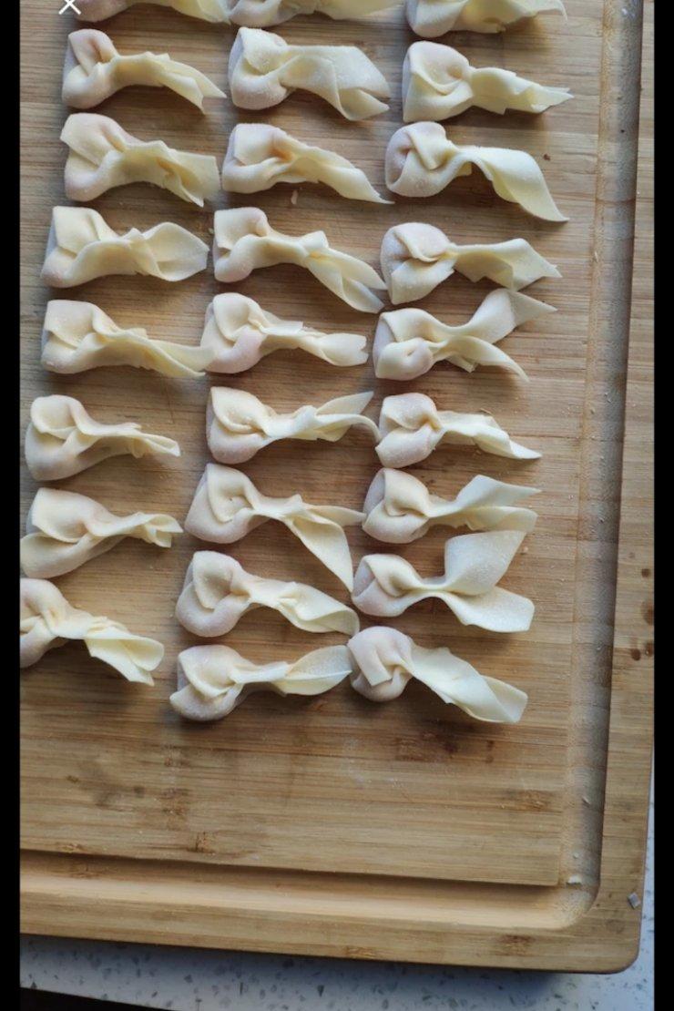 金鱼小馄饨包法