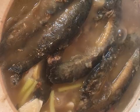 超级简单好吃的砂锅炖杂鱼的做法