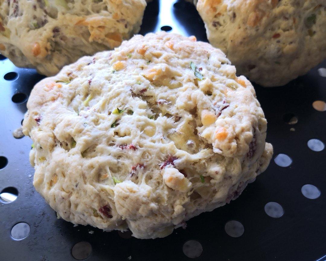 芝士葱培根早餐司康（Cheese,Spring Onion and Bacon Breakfast Scones）的做法