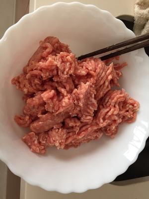 猪肉香菇馅饺子的做法 步骤2