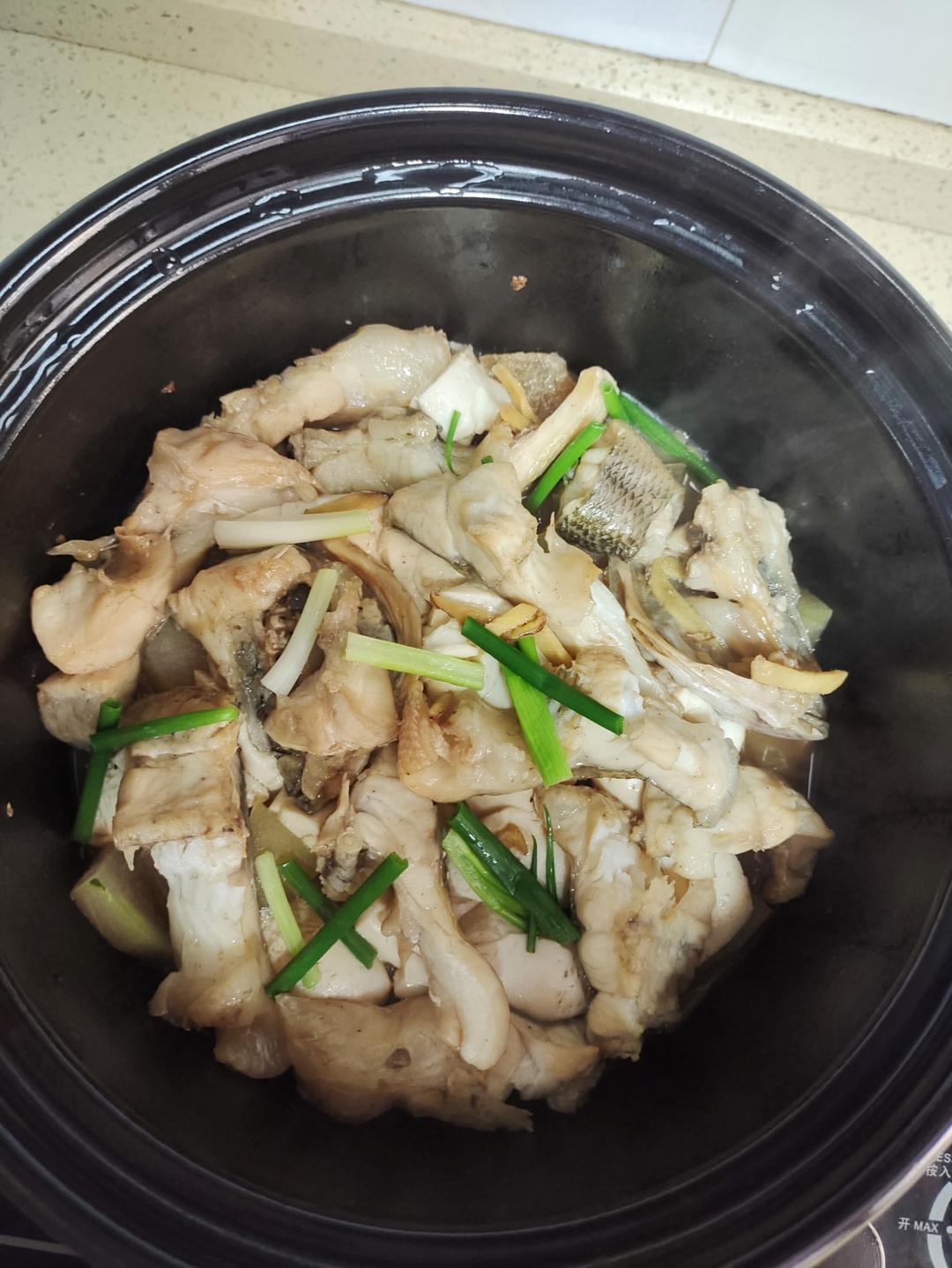 鲜嫩豆腐鲈鱼煲