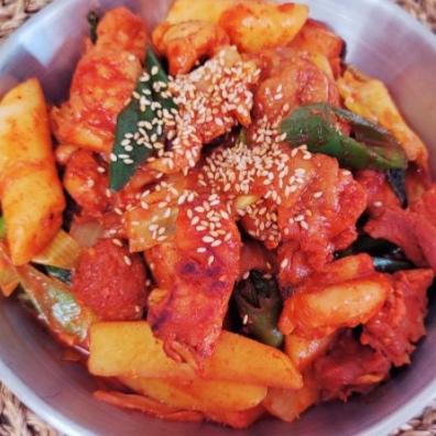 춘천닭갈비韩式春川铁板鸡辣炒鸡排骨下酒小菜的做法