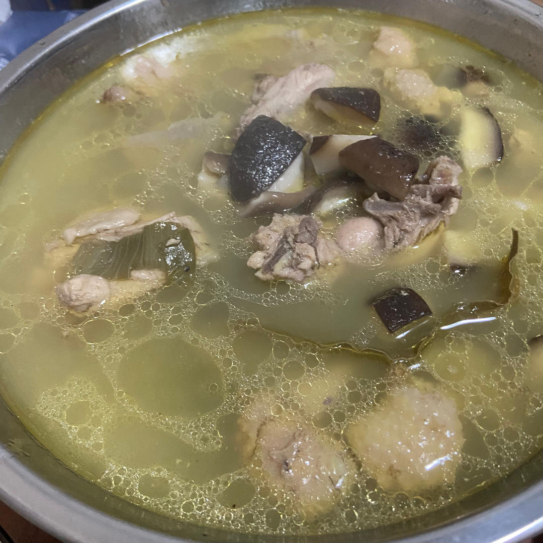 奶奶教的鲜香肥美香菇炖鸡汤