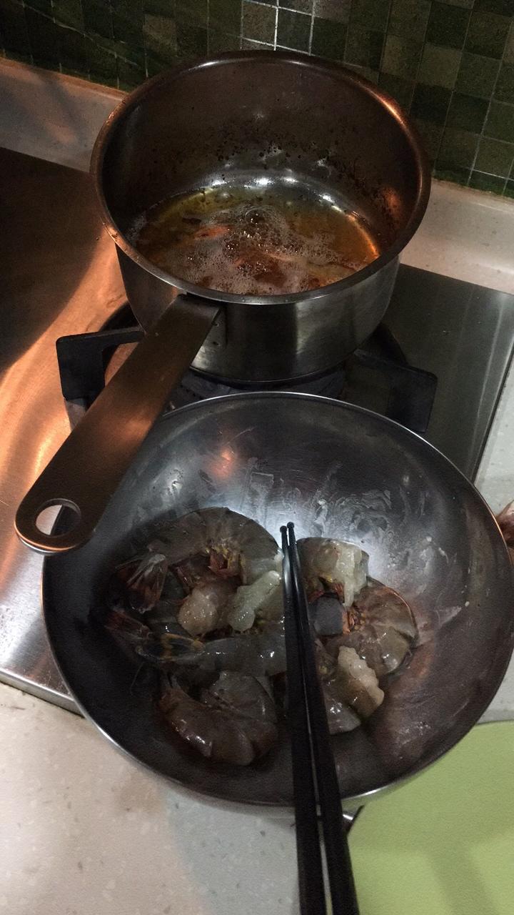 姜葱炒虾的做法 步骤3
