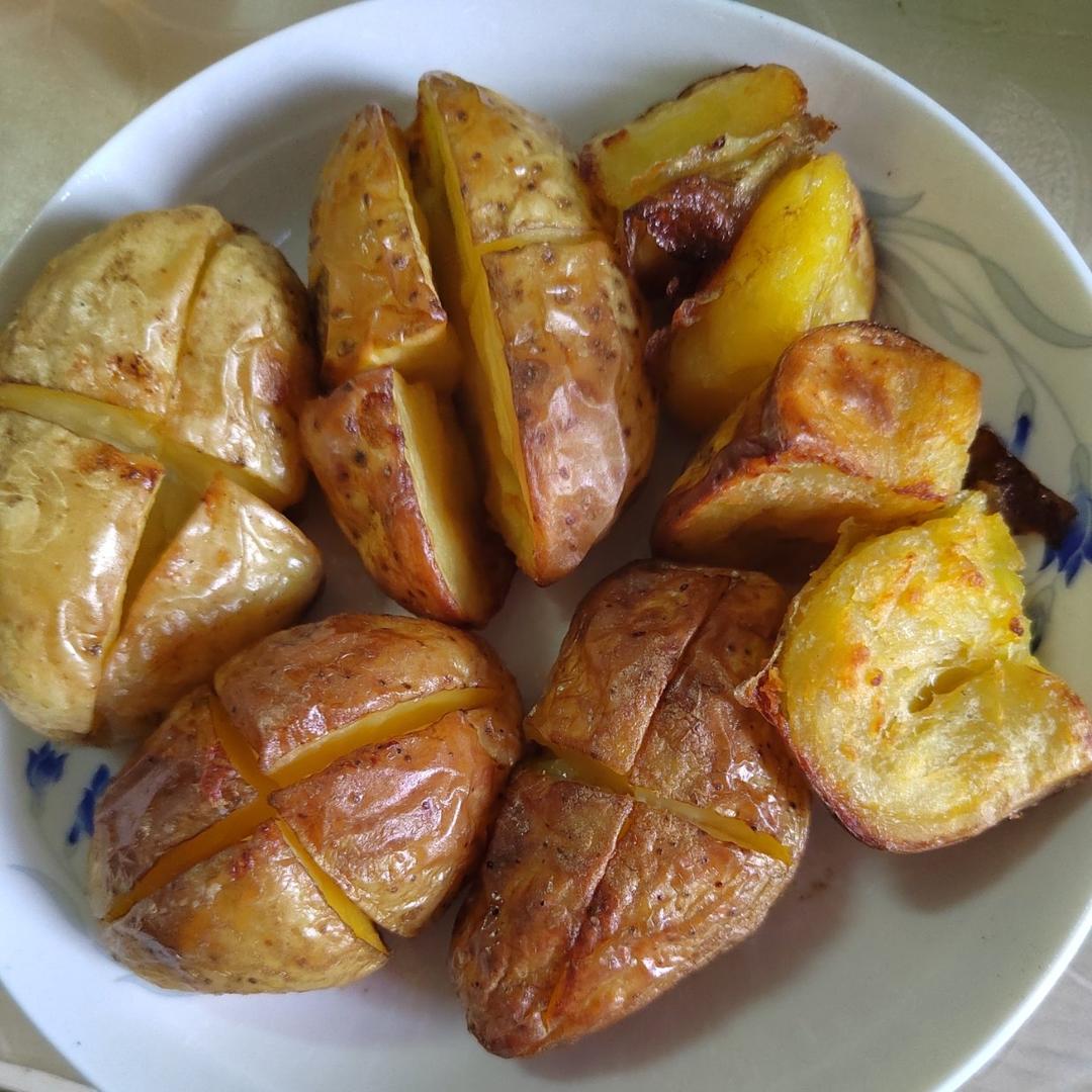 绵绵又糯糯，海盐黄油烤土豆