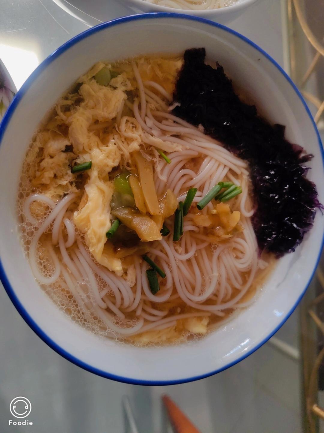 花蛤丝瓜煮粉干