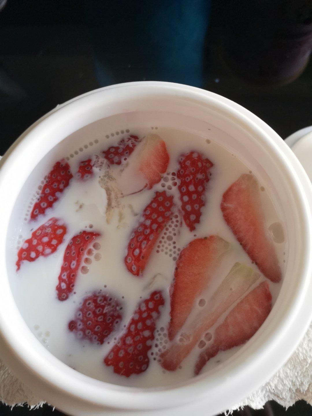 牛奶草莓燕窝