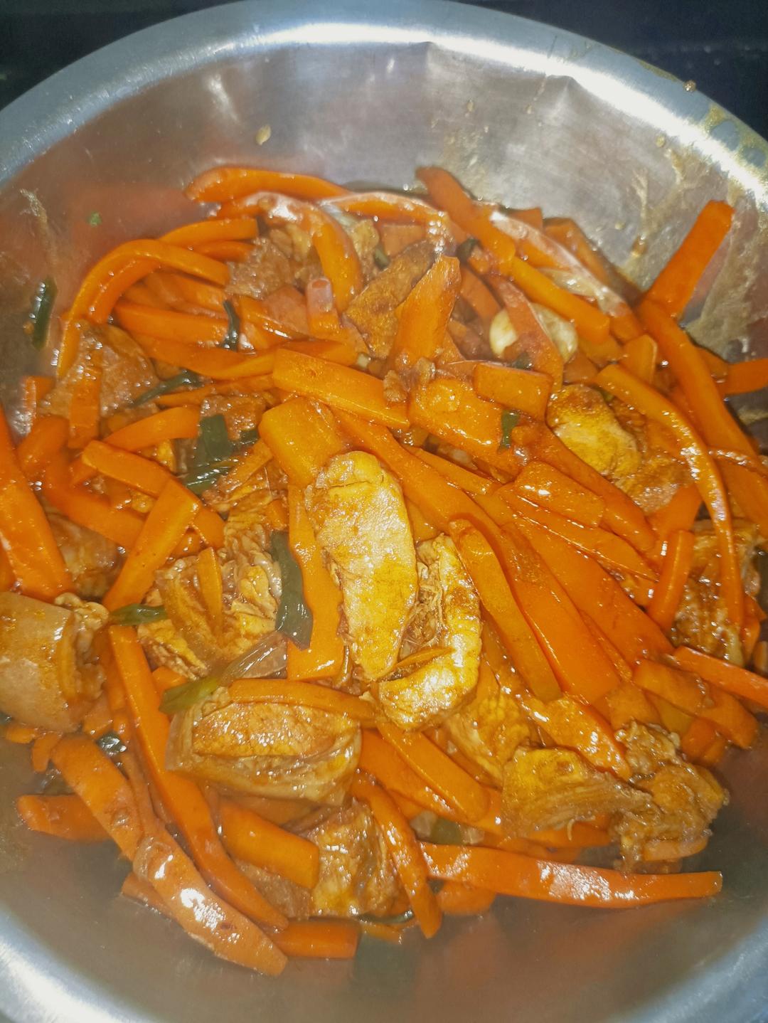 红萝卜炒肉