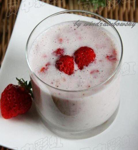 草莓薏仁酸奶的做法