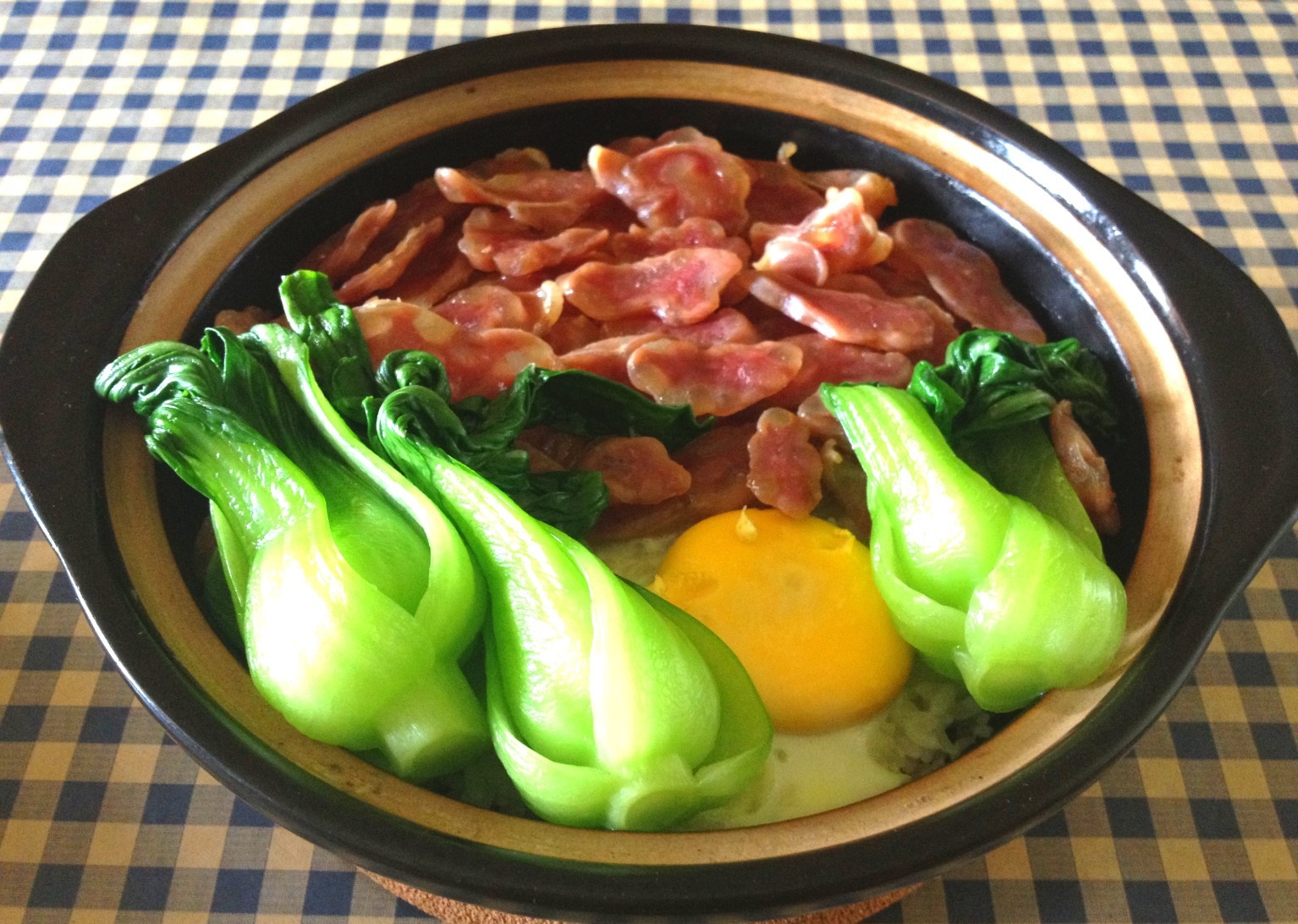 广式腊味煲仔饭