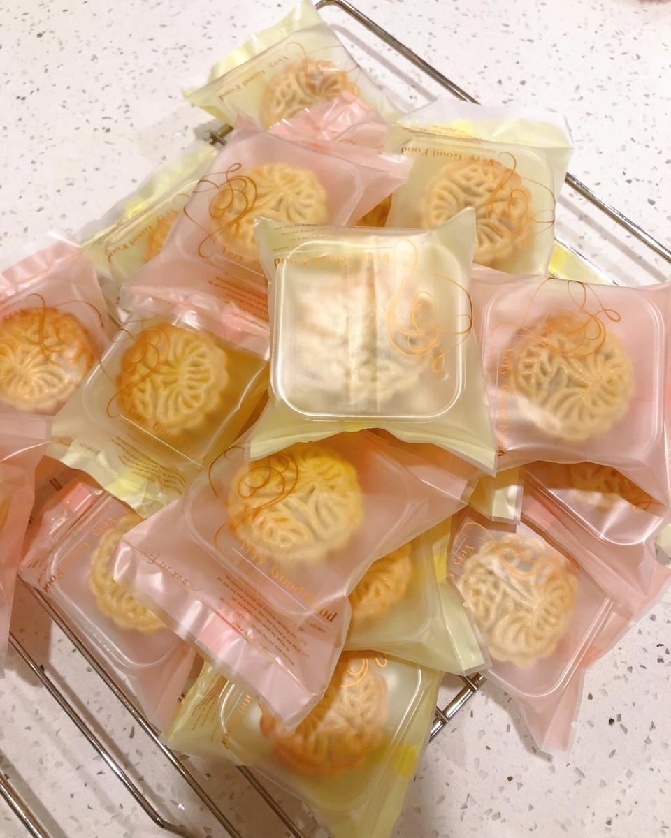 广式月饼—蛋黄莲蓉月饼