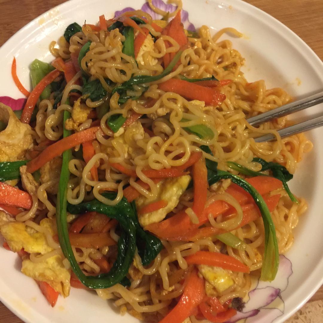 路边摊风味炒方便面