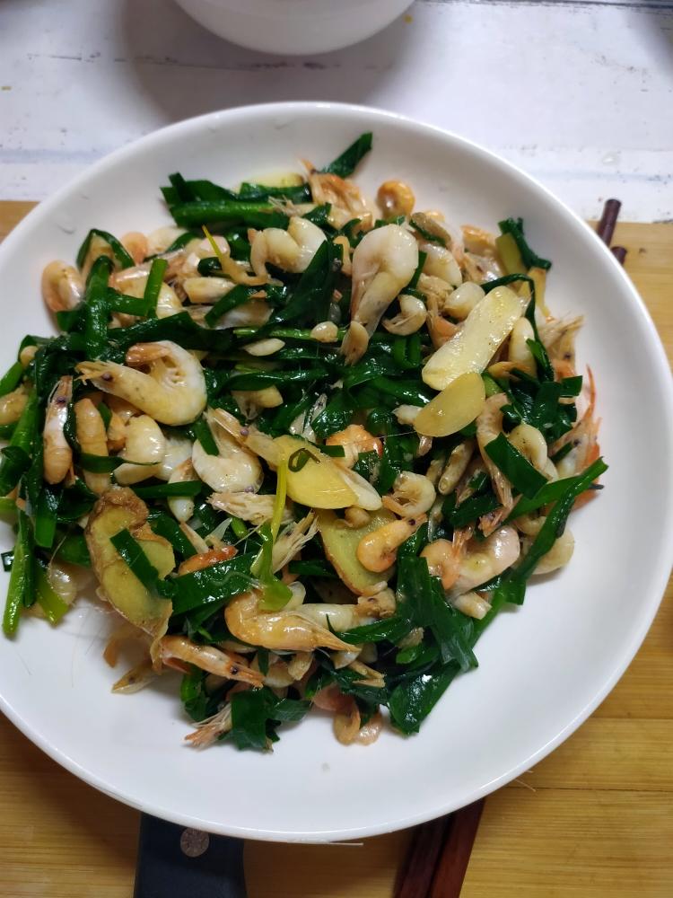 敲好吃的韭菜小白虾🍤