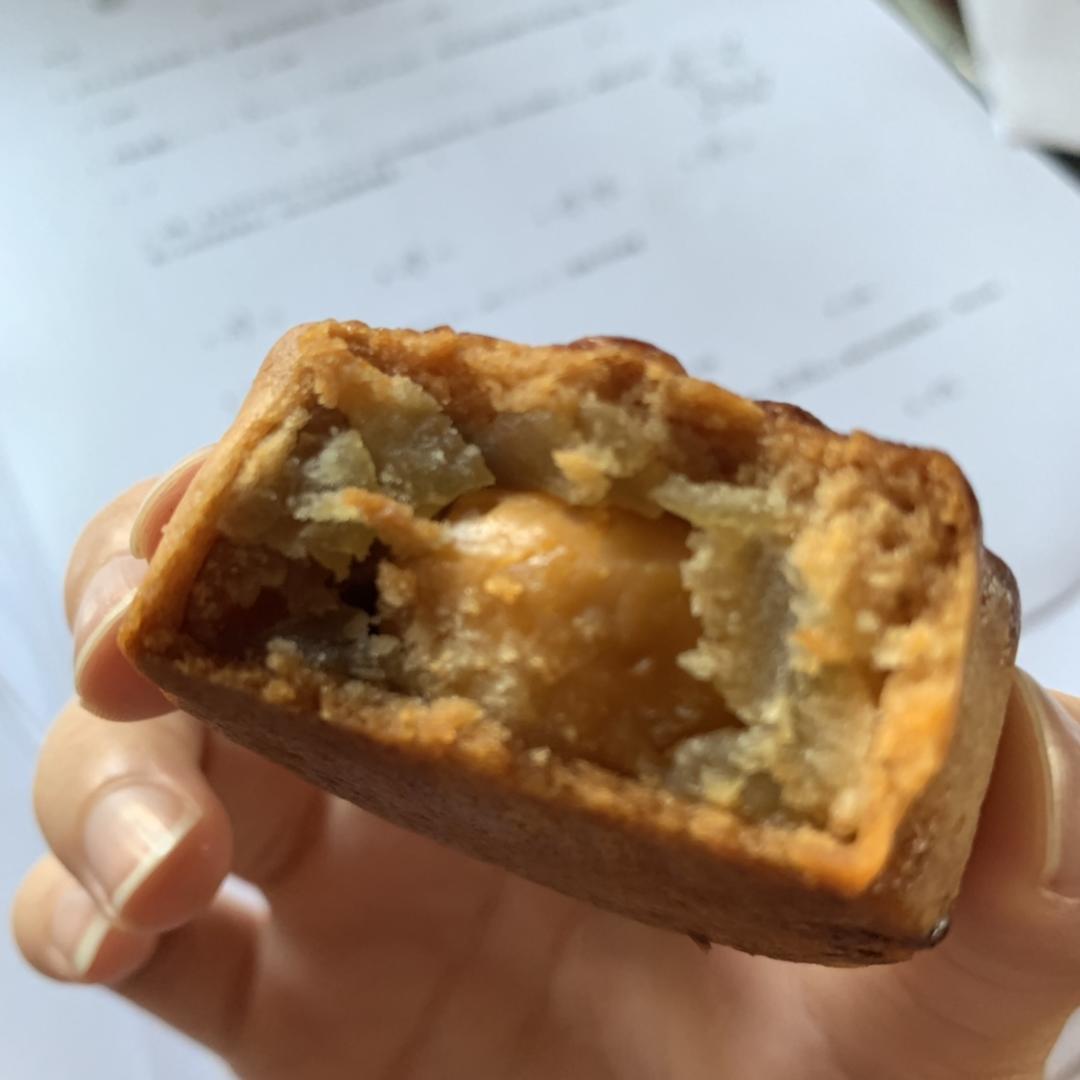 广式月饼—蛋黄莲蓉月饼