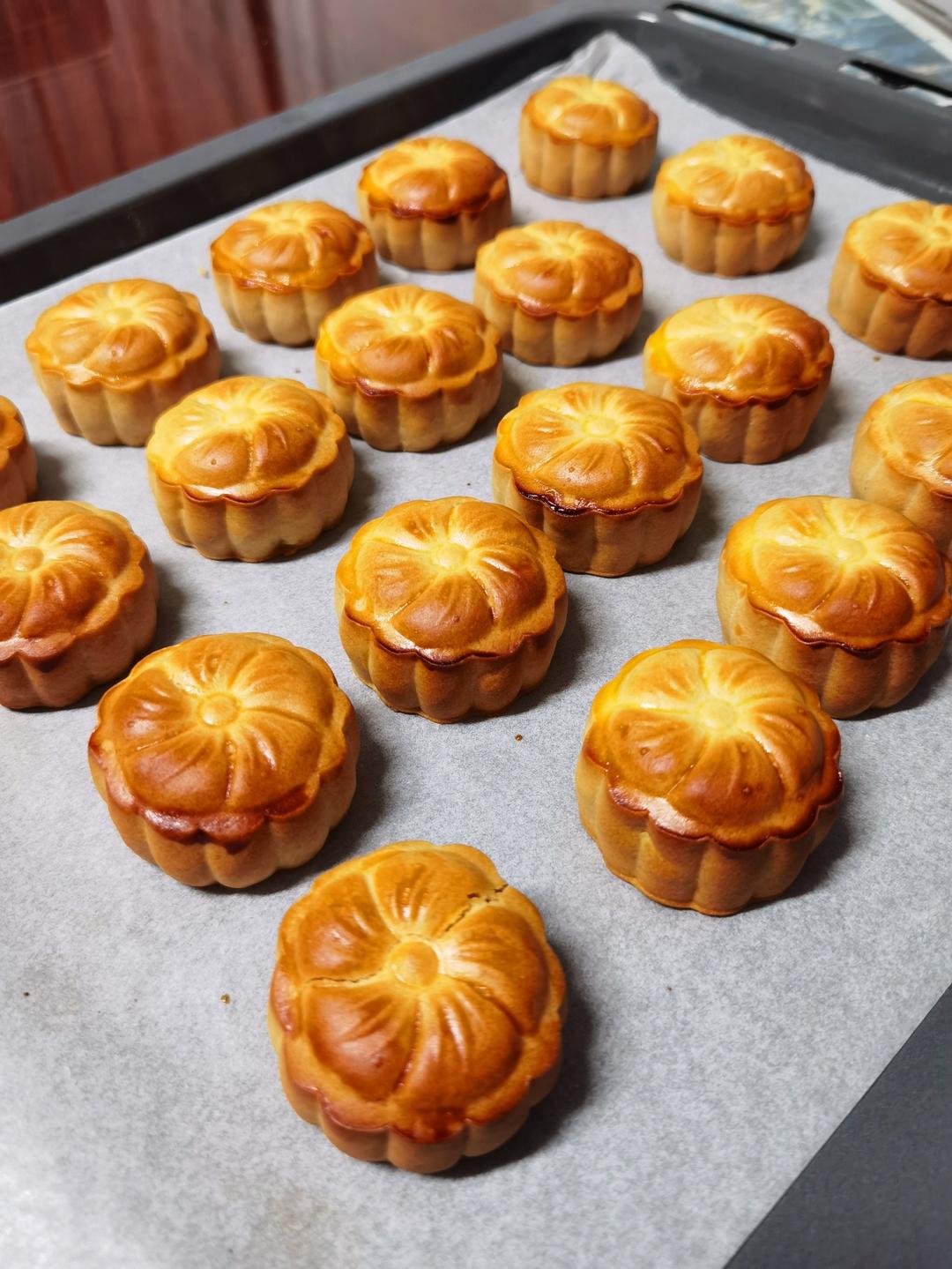 吃不够的金沙奶黄月饼