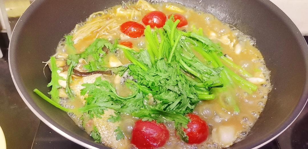 圣女果蘑菇烧鱼