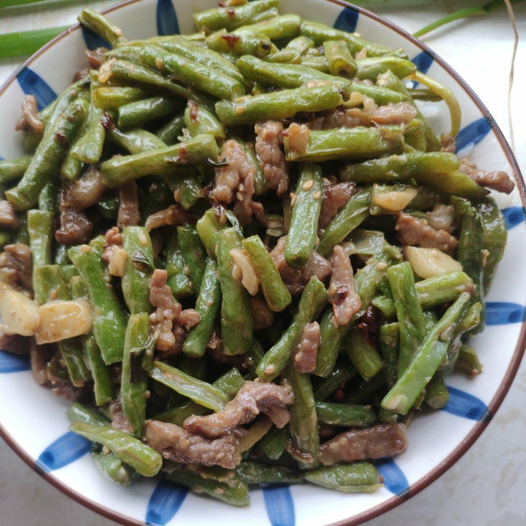 色泽鲜艳麻辣鲜香的《干煸龙豆角》