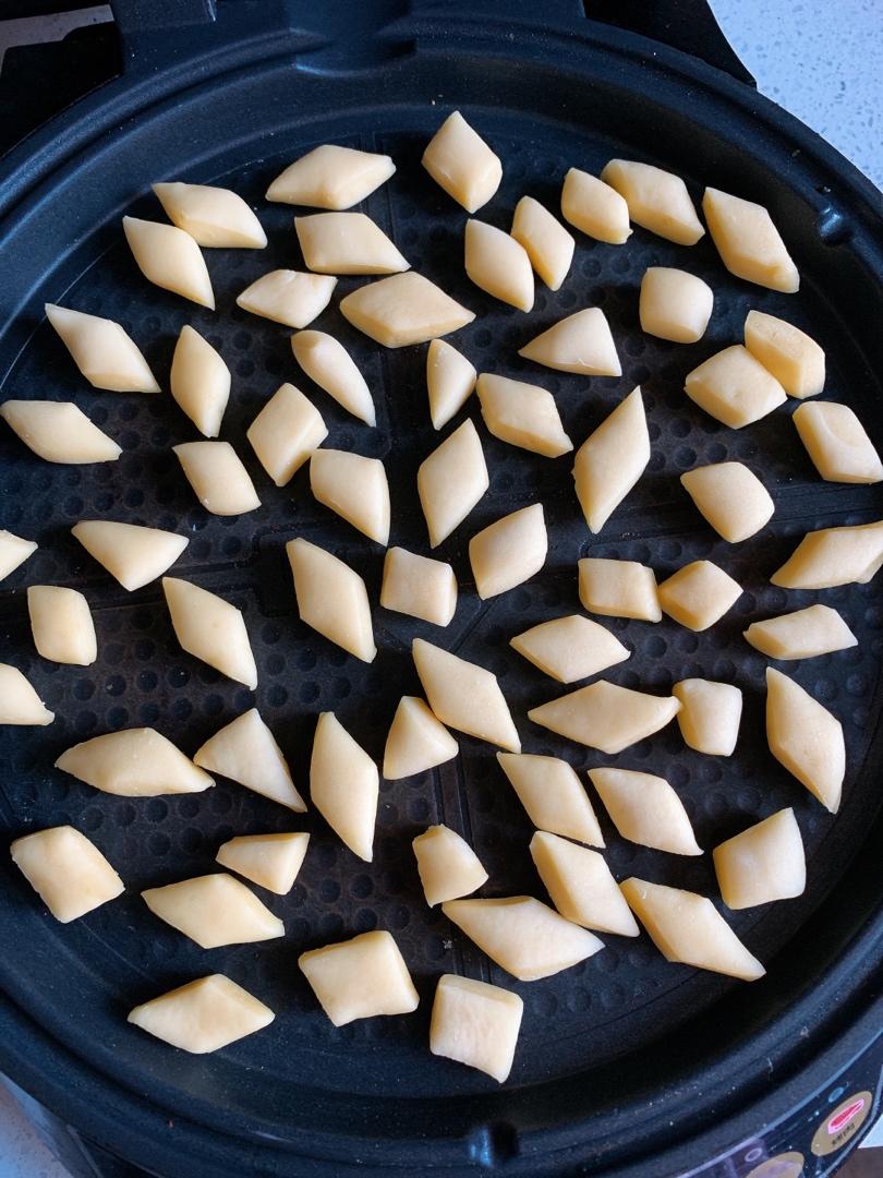 三个鸡蛋一碗面就能做出的小零食 哄娃神器 孩子一口一个喜欢的停不下来 附细节视频详解