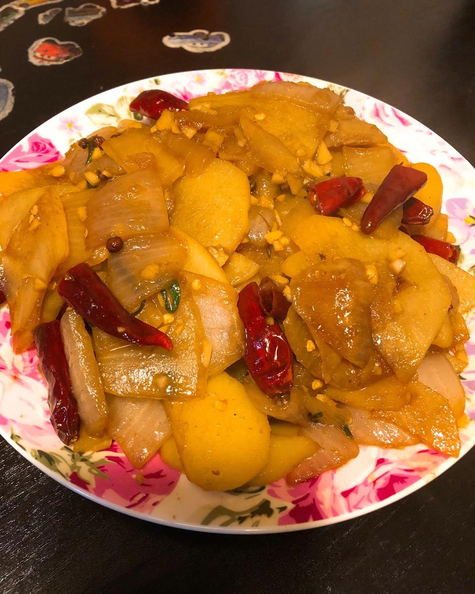 边吃边流泪的「孜然土豆片」