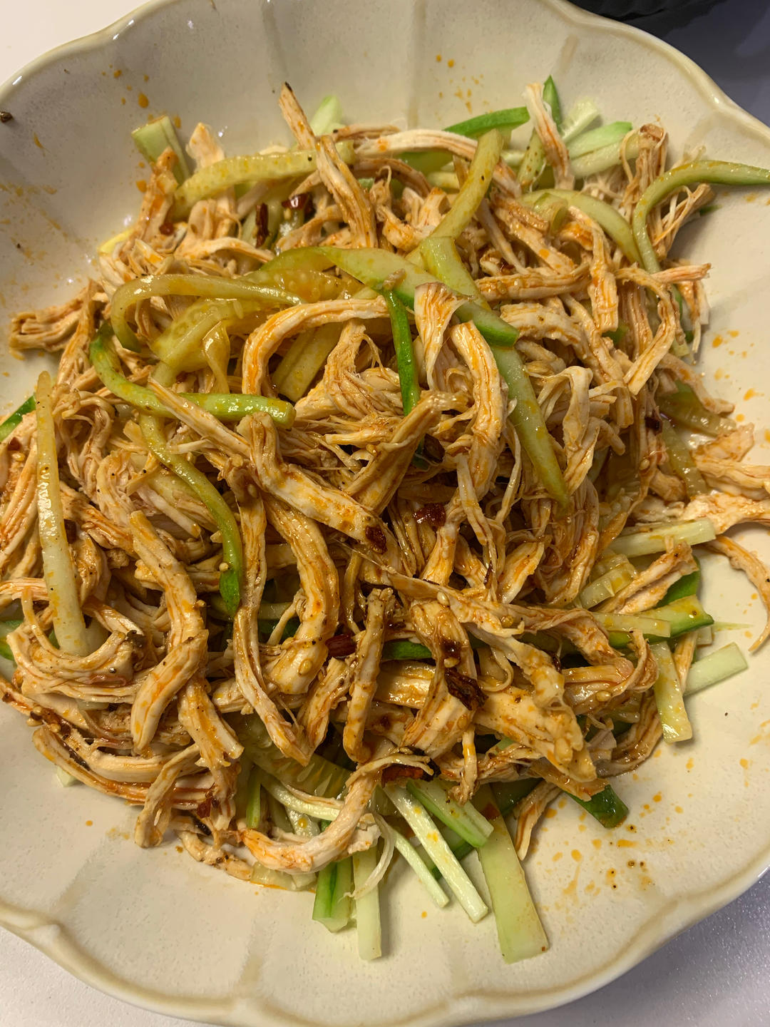 手撕麻辣鸡丝，麻麻辣辣的感觉很夏天