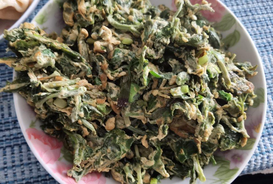 春天野菜香菜谱，七头一脑之一：香椿头炒鸡蛋