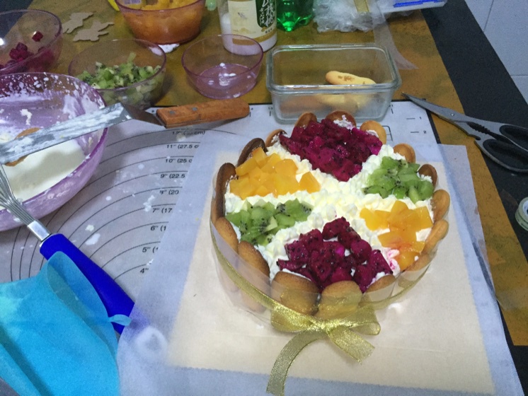 鲜奶双拼水果蛋糕