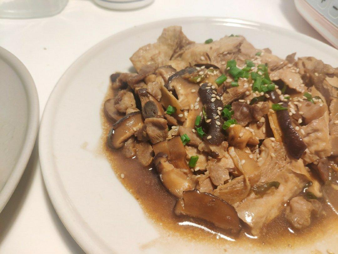 香菇烧冻豆腐│多力浓香花生油x金牌家宴