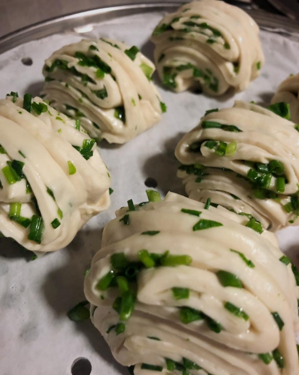 妈咪壳做的葱香银丝卷