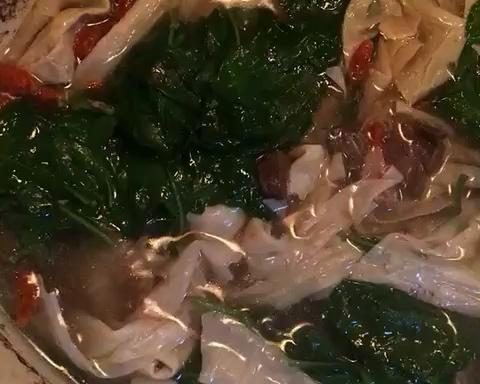 羊肝瘦肉枸杞腐竹汤的做法
