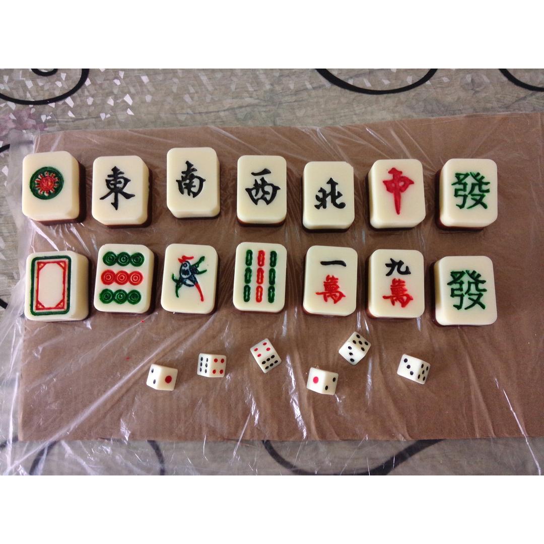 麻将巧克力描字方法